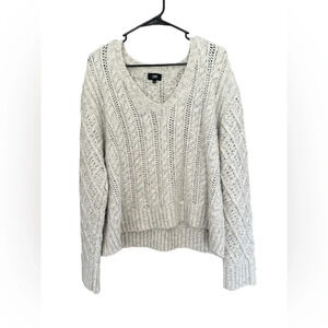 Line Pullover cable knit v-neck sweater with beautiful detailing Size L